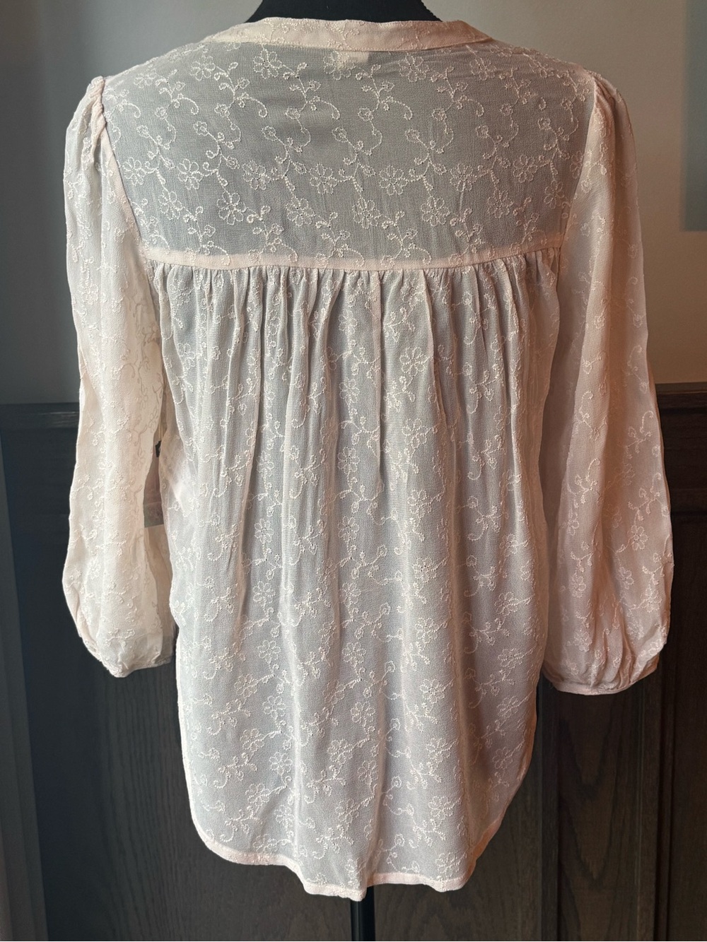 Forever 21 Women’s Lace-Up Floral Embroidered Blouse - Light Pink small - Picture 4 of 8
